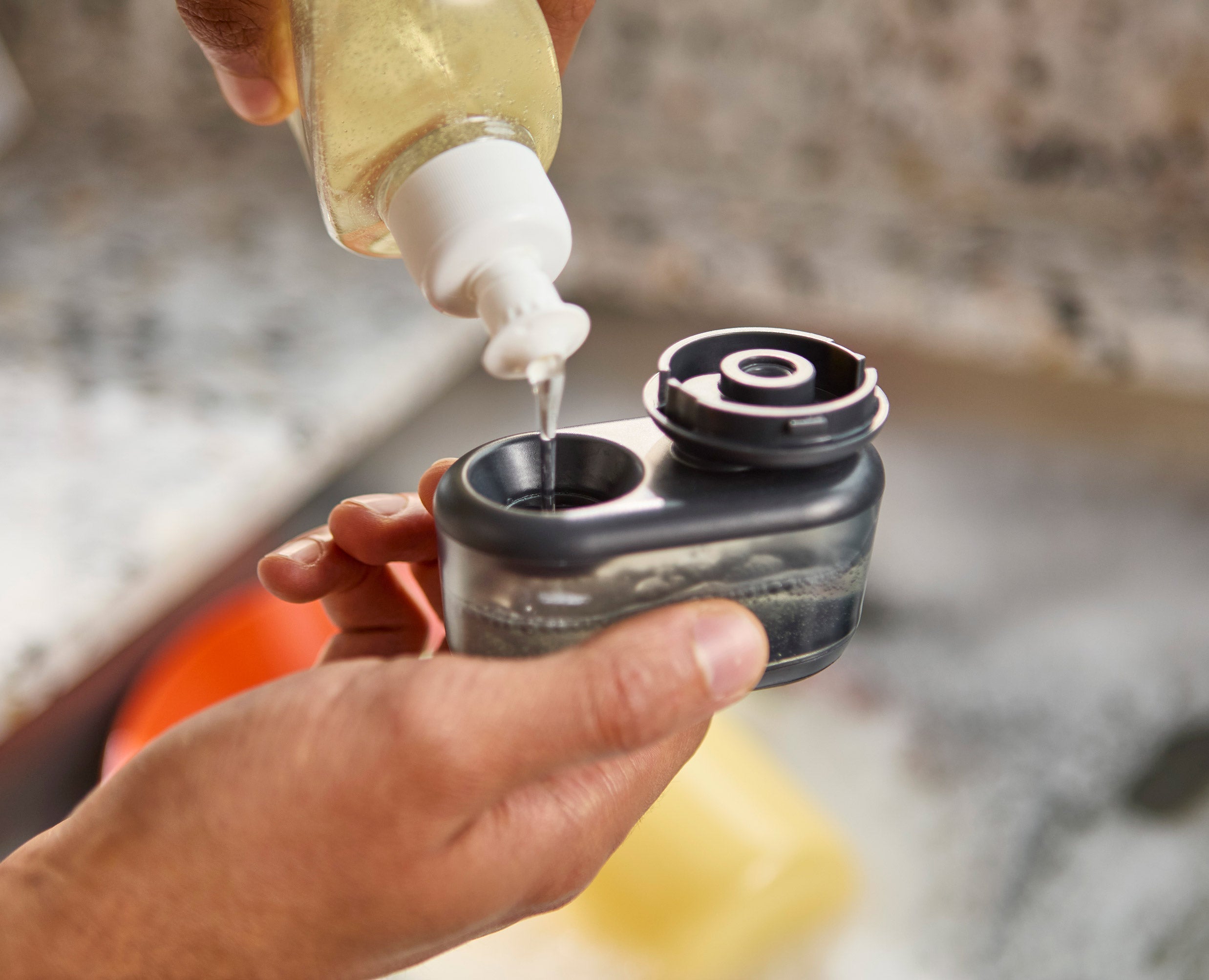 SinkTech™ Compact Soap Dispensing Washing-Up Brush with Steel Stand & Extra Heads