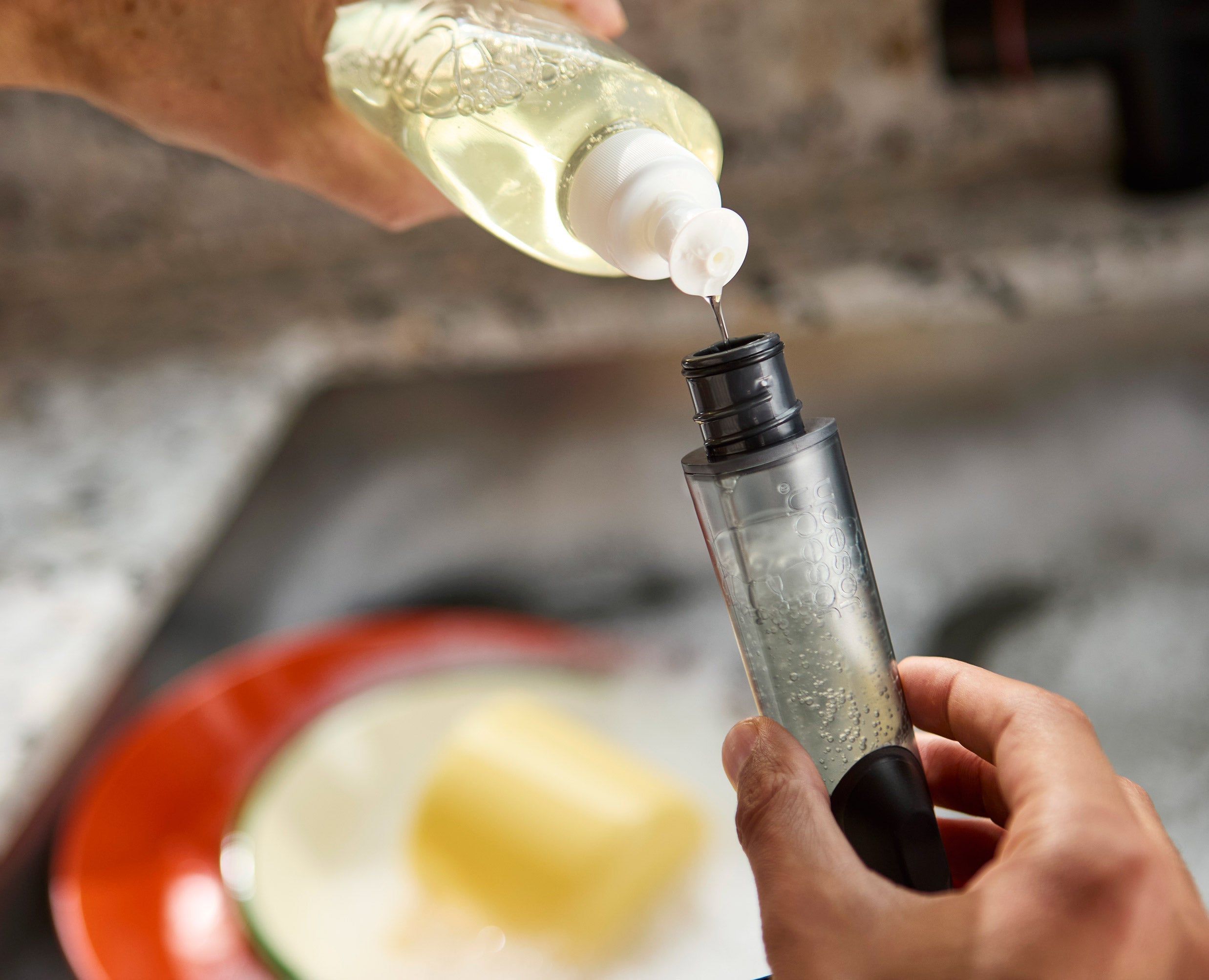 SinkTech™ Soap Dispensing Washing-Up Brush with Steel Stand & Extra Heads