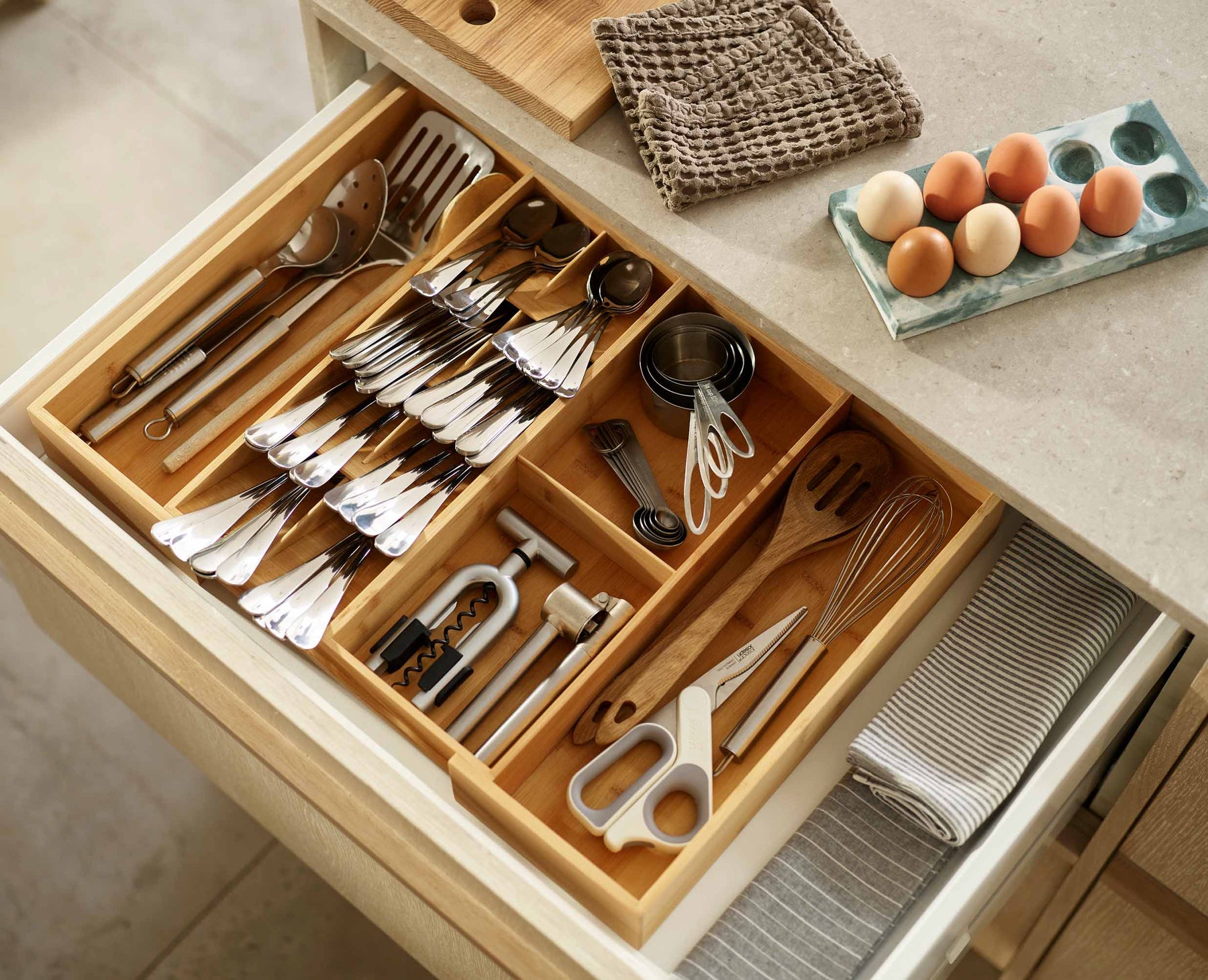 DrawerStore™ Bamboo Expanding Cutlery Organiser - 851696 - Image 3
