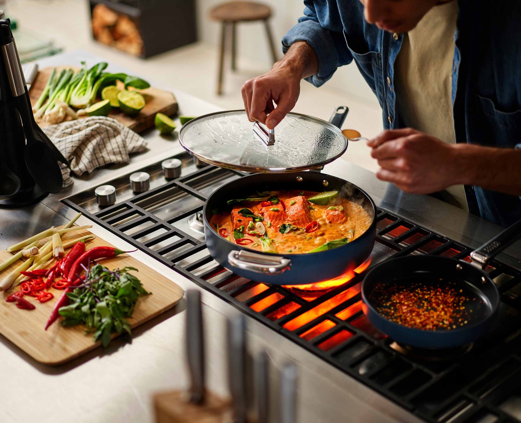 Space™ 28cm Non-stick Blue Saute Pan & Lid - 45042 - Image 4