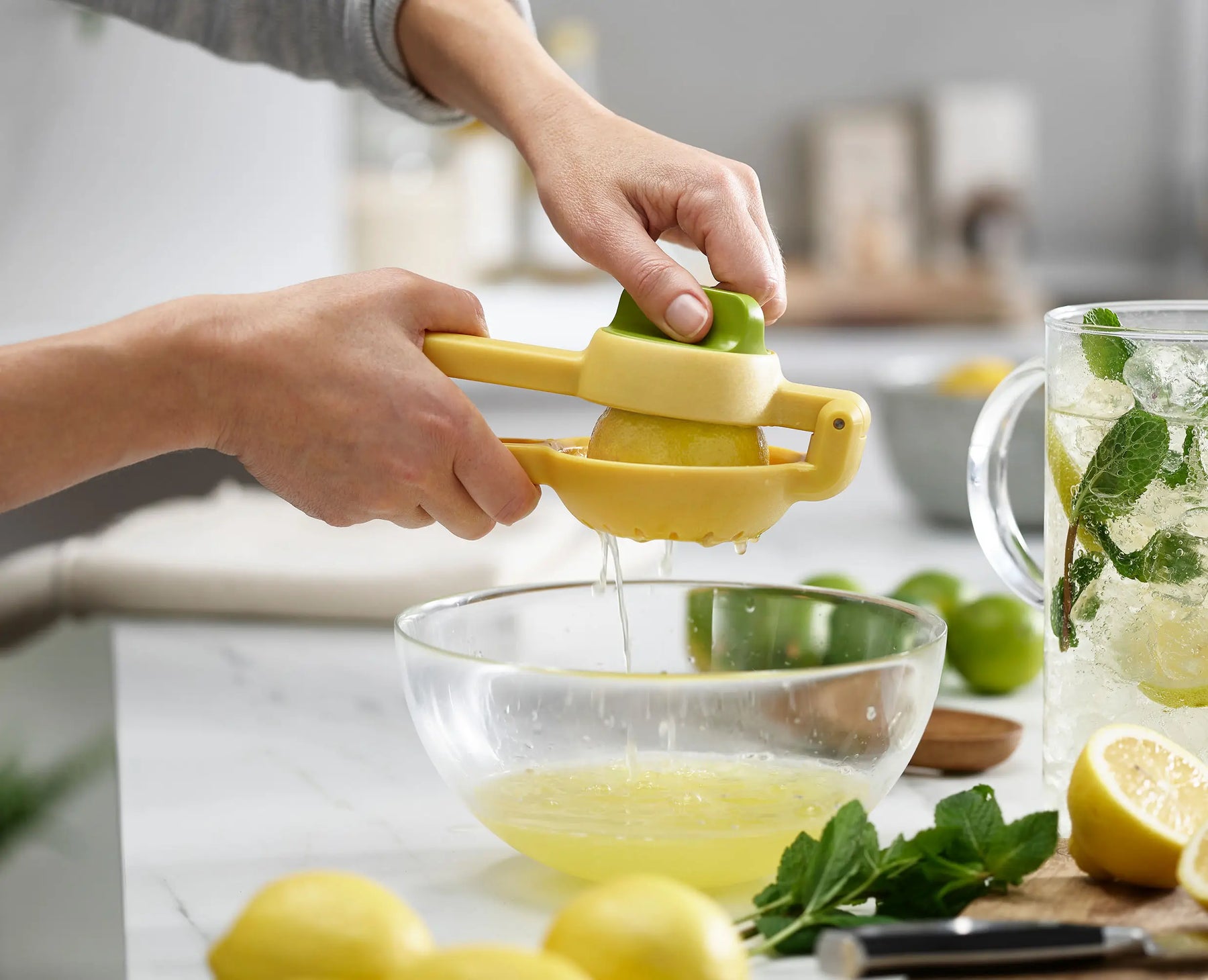 JuiceMax Dual-action Citrus Press - 20171 - Image 3