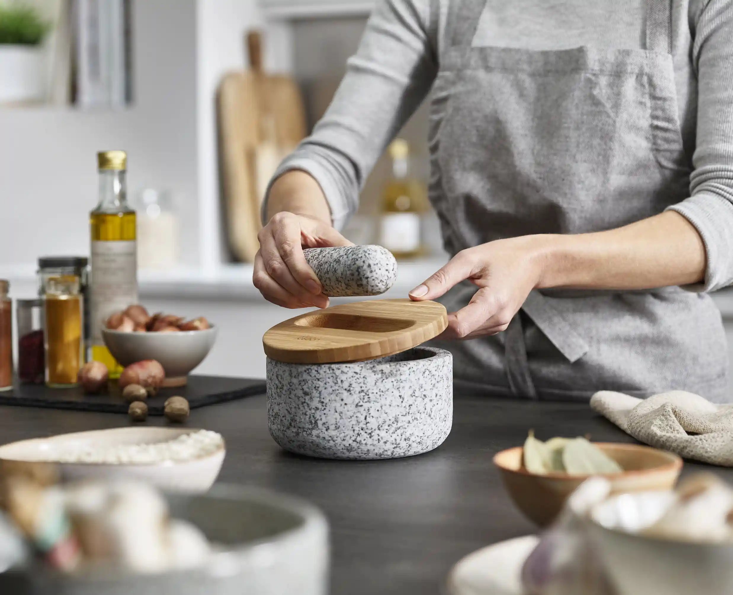 Dash™ Pestle & Mortar with Bamboo Lid - 20176 - Image 4