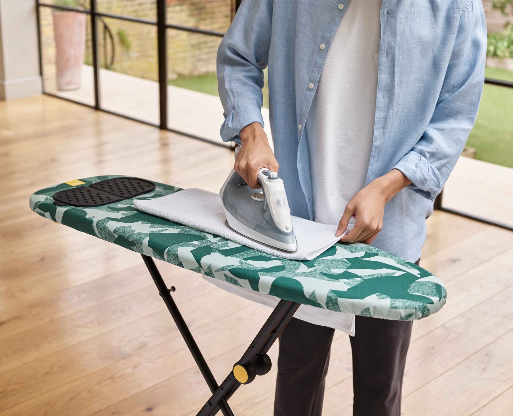 Joseph Joseph - Glide Pocket Table ironing board