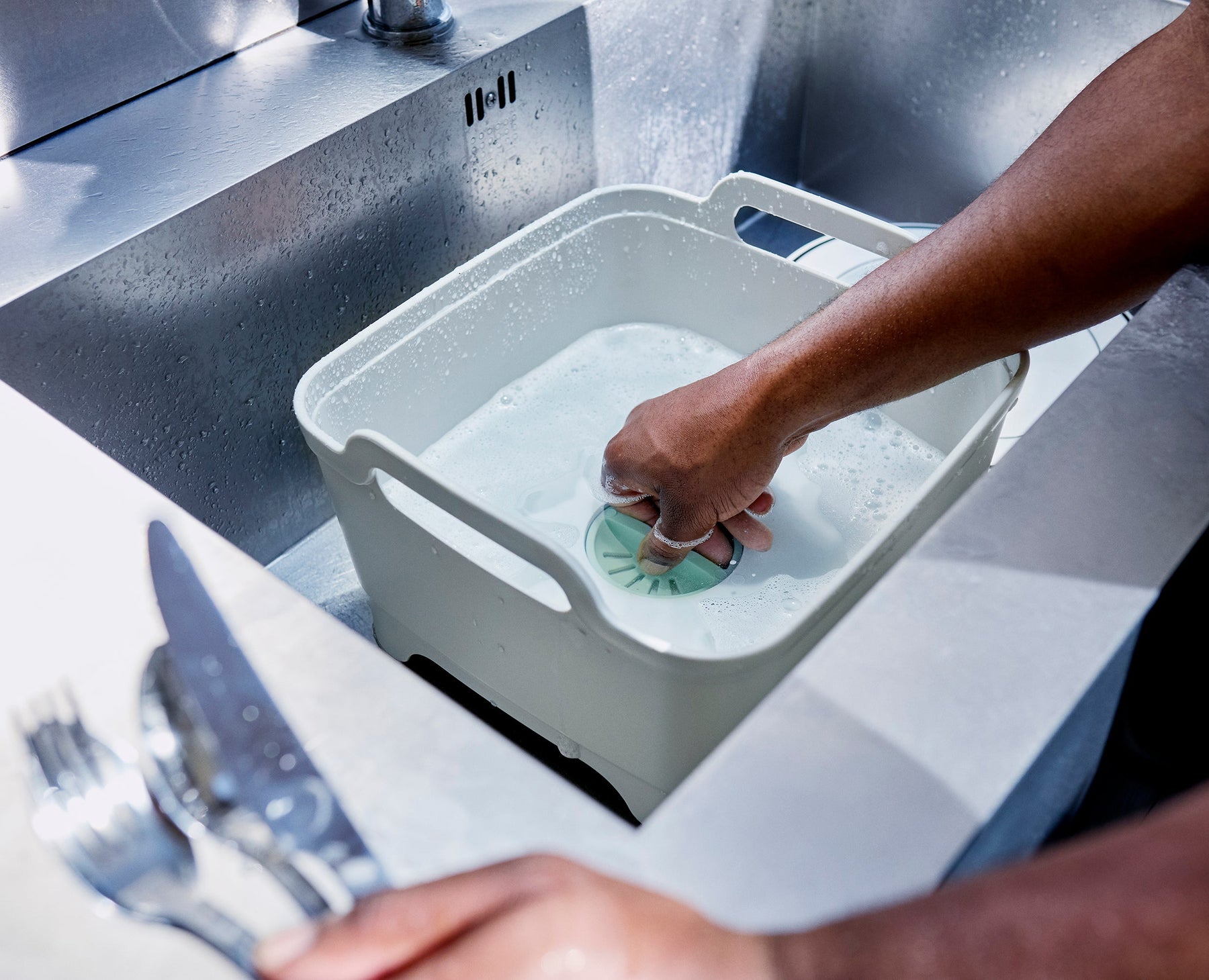 Wash&amp;Drain™ Grey Washing Up Bowl