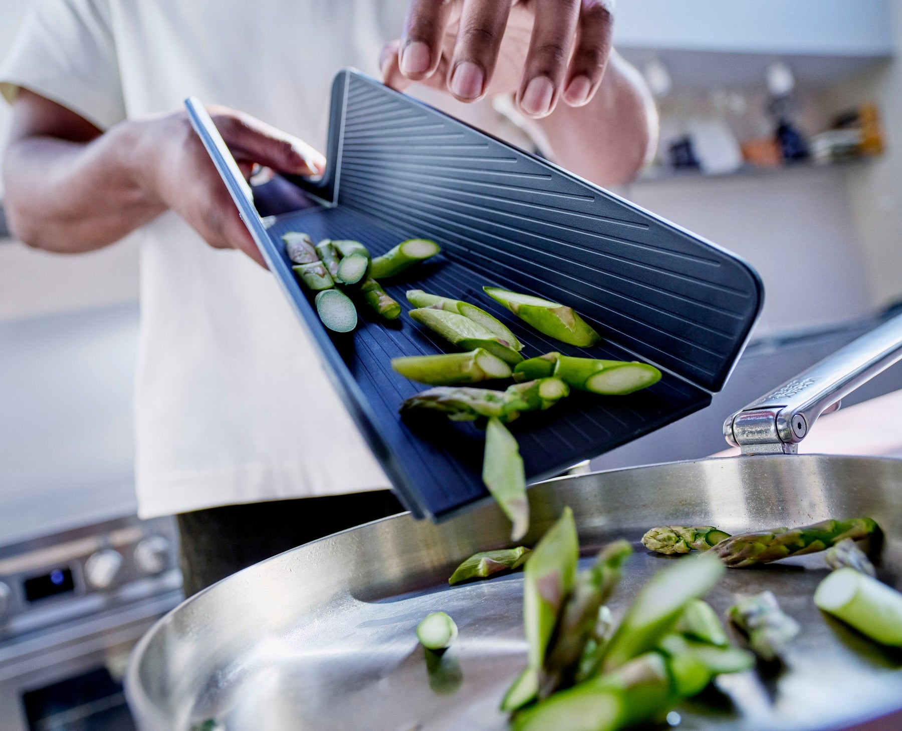 Chop2Pot™ Plus Black Folding Chopping Board