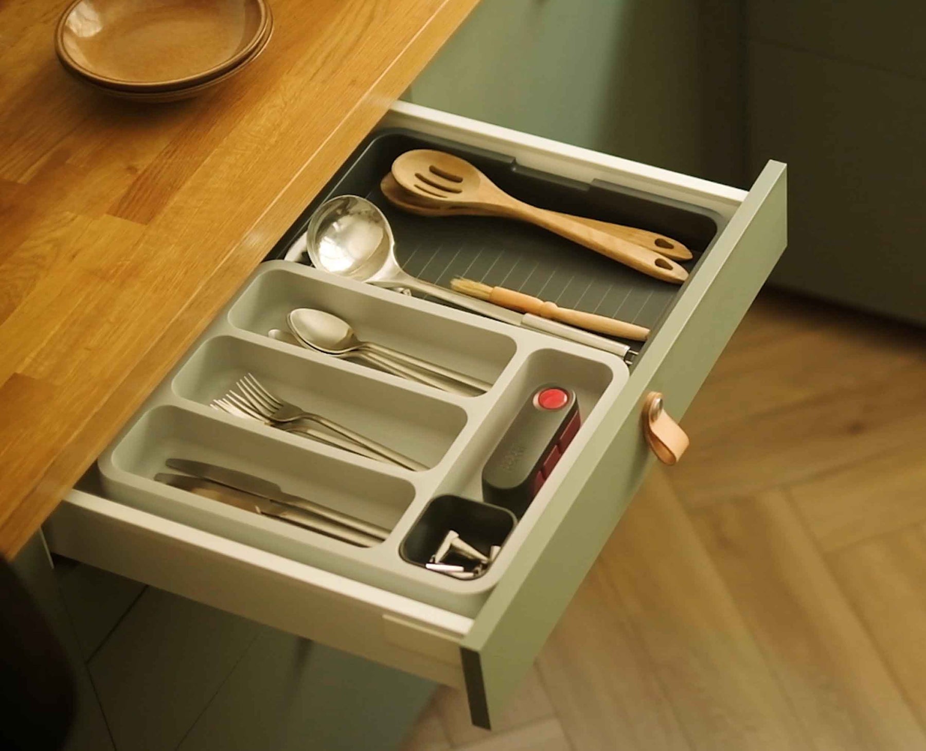 DrawerStore™ Expandable Cutlery Tray- 85042 - Image 3